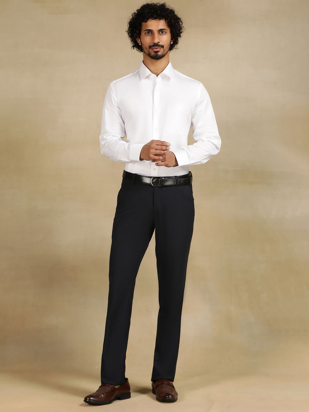 

JADE BLUE Men Cutaway Collar Solid Cotton Slim Fit Formal Shirt, White