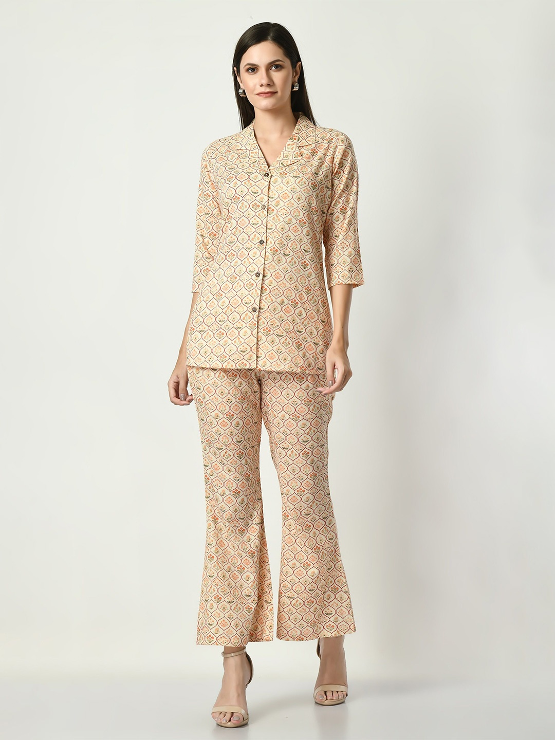 

VAPPSYAM Top With Trouser Co-Ords, Yellow