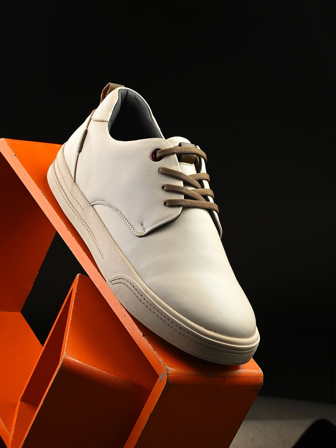 

Egoss Men Leather Lace-Ups Sneakers, Off white