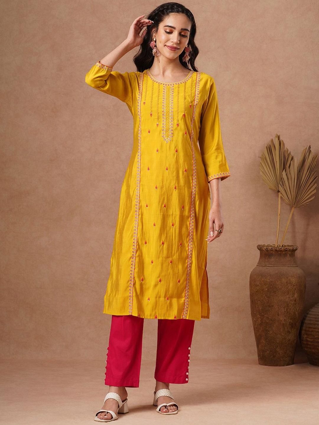 

FASHOR Ethnic Motifs Embroidered Thread Work Straight Kurta, Yellow