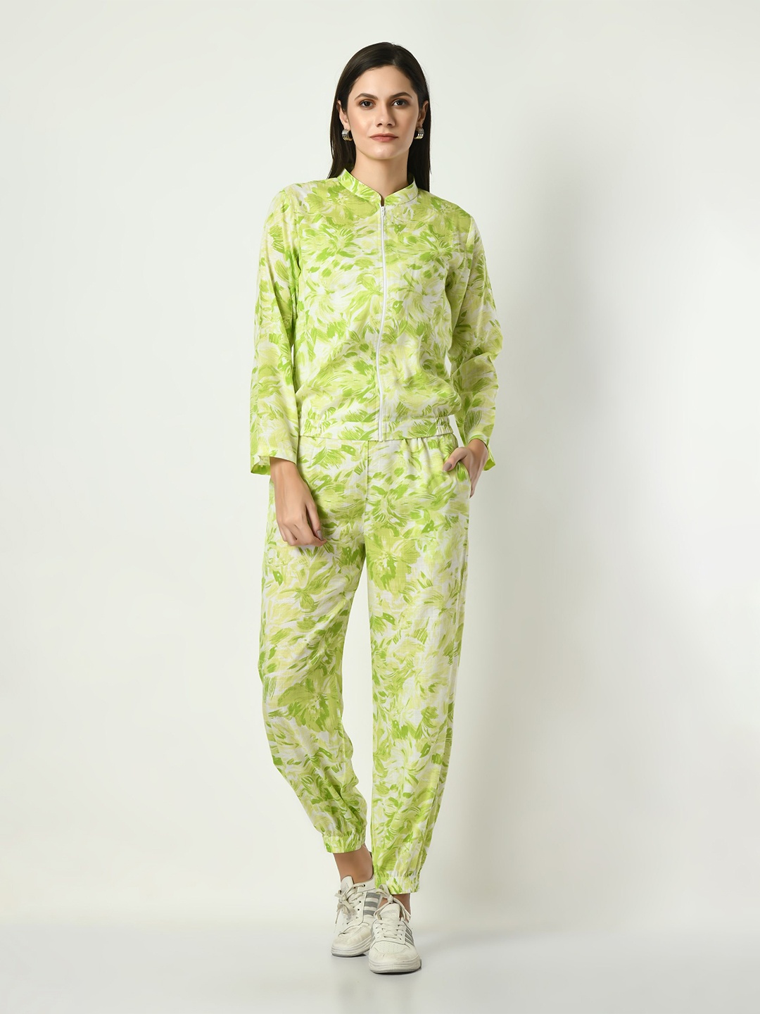 

VAPPSYAM Printed Top With Trouser Co-Ords, Green
