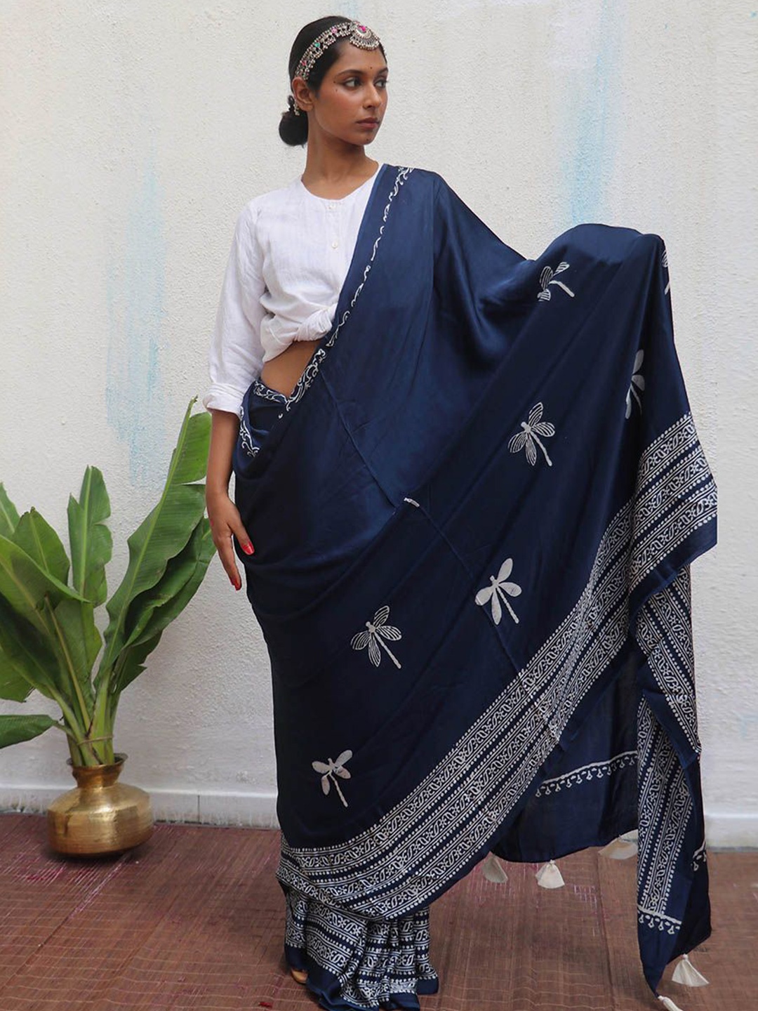 

Chidiyaa Abstract Printed Block Print Saree With Blouse Piece, Blue