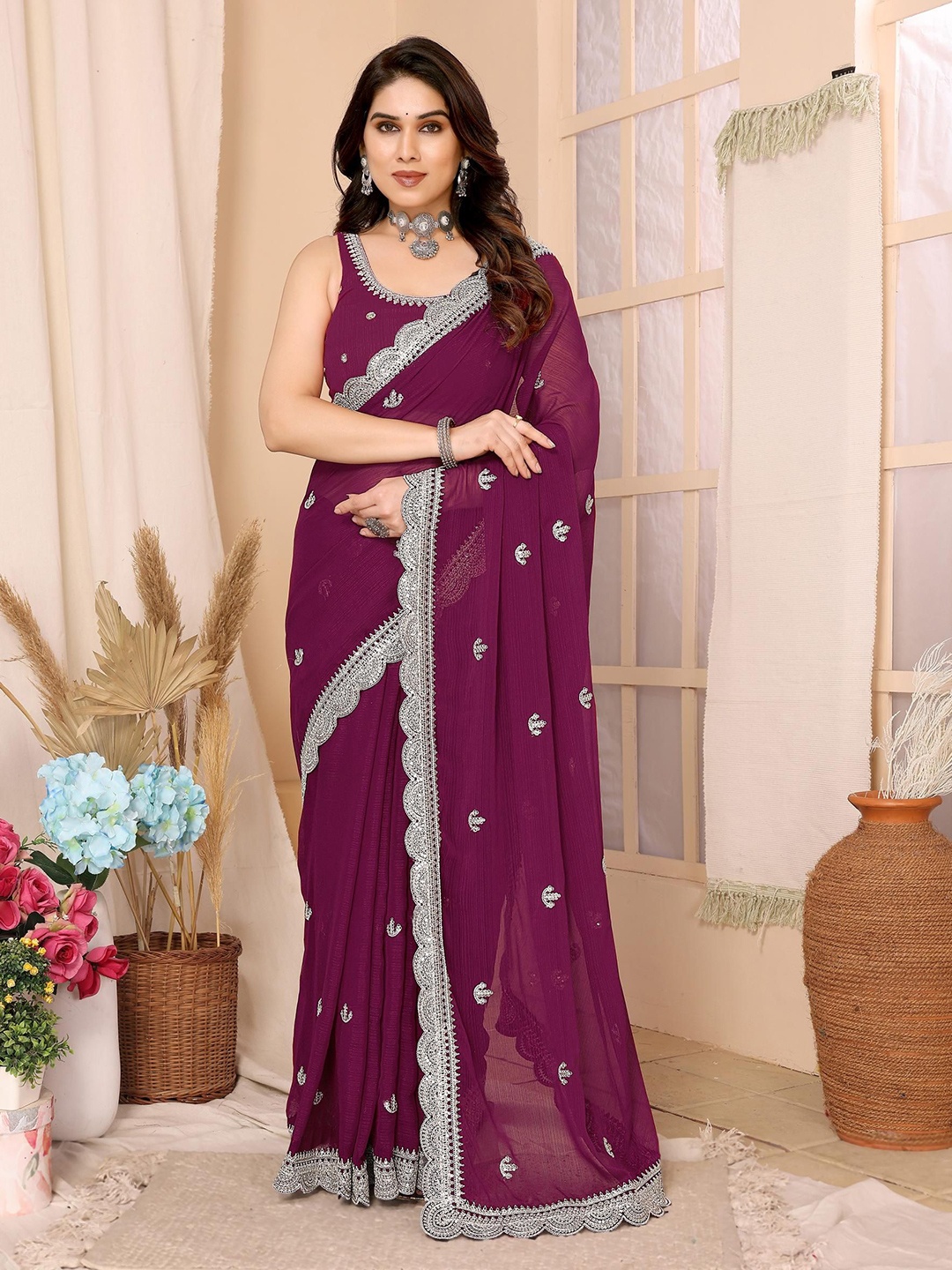 

VAIRAGEE Embellished Sequinned Saree, Magenta