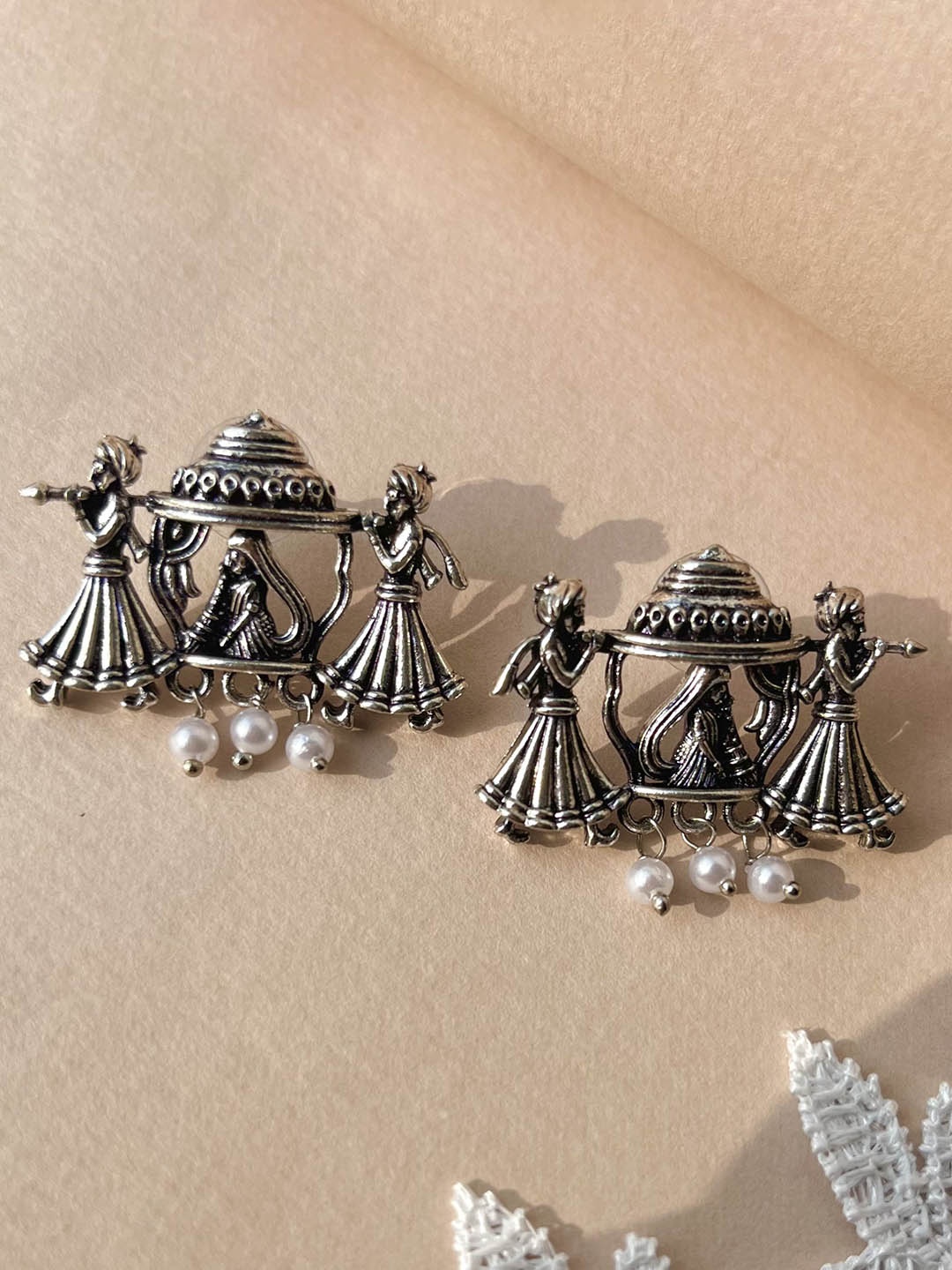 

SUBHAGALANKAR Classic Studs Earrings, Silver