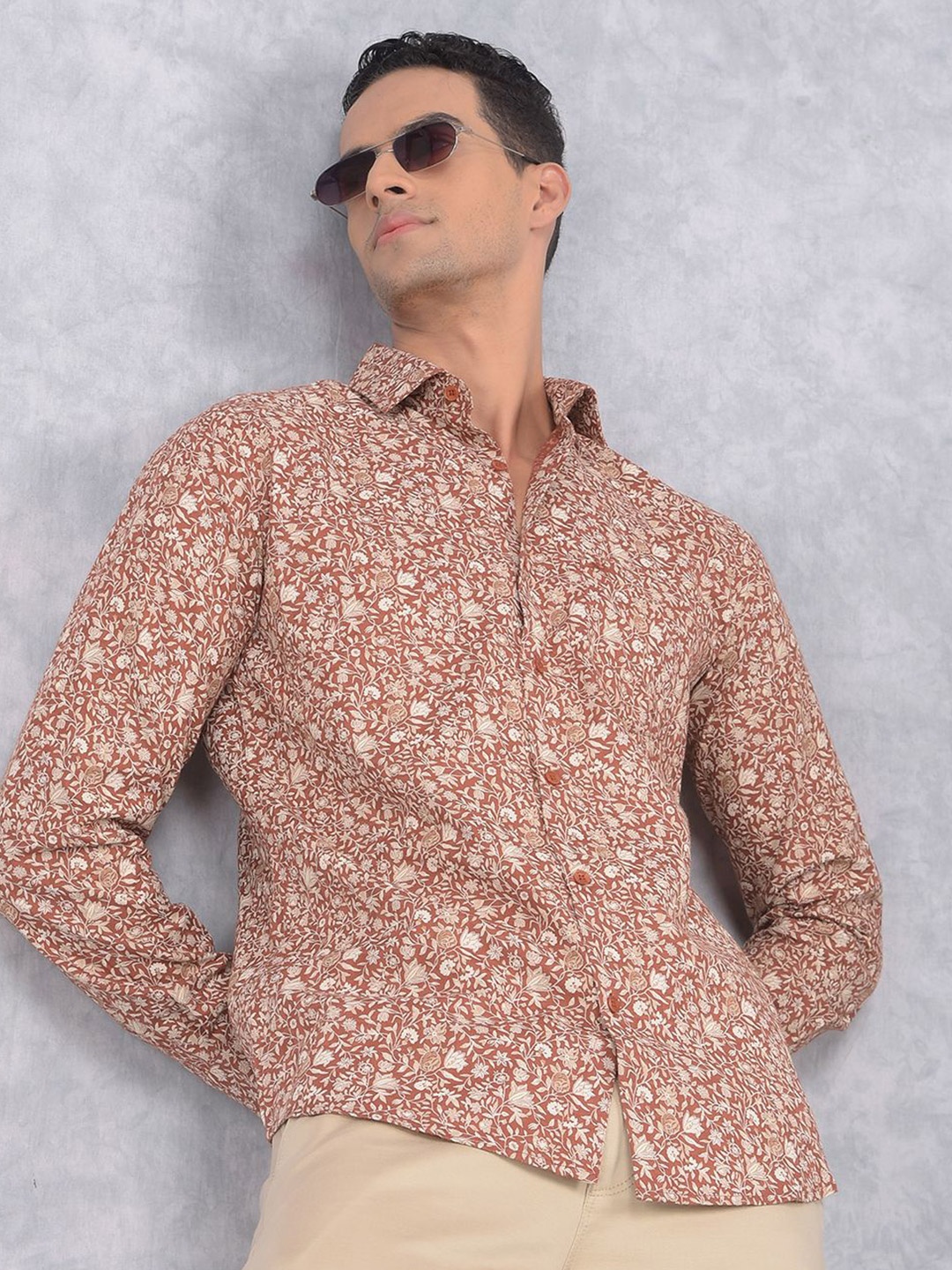 

Crimsoune Club Men Smart Spread Collar Floral Printed Cotton Slim Fit Casual Shirt, Brown
