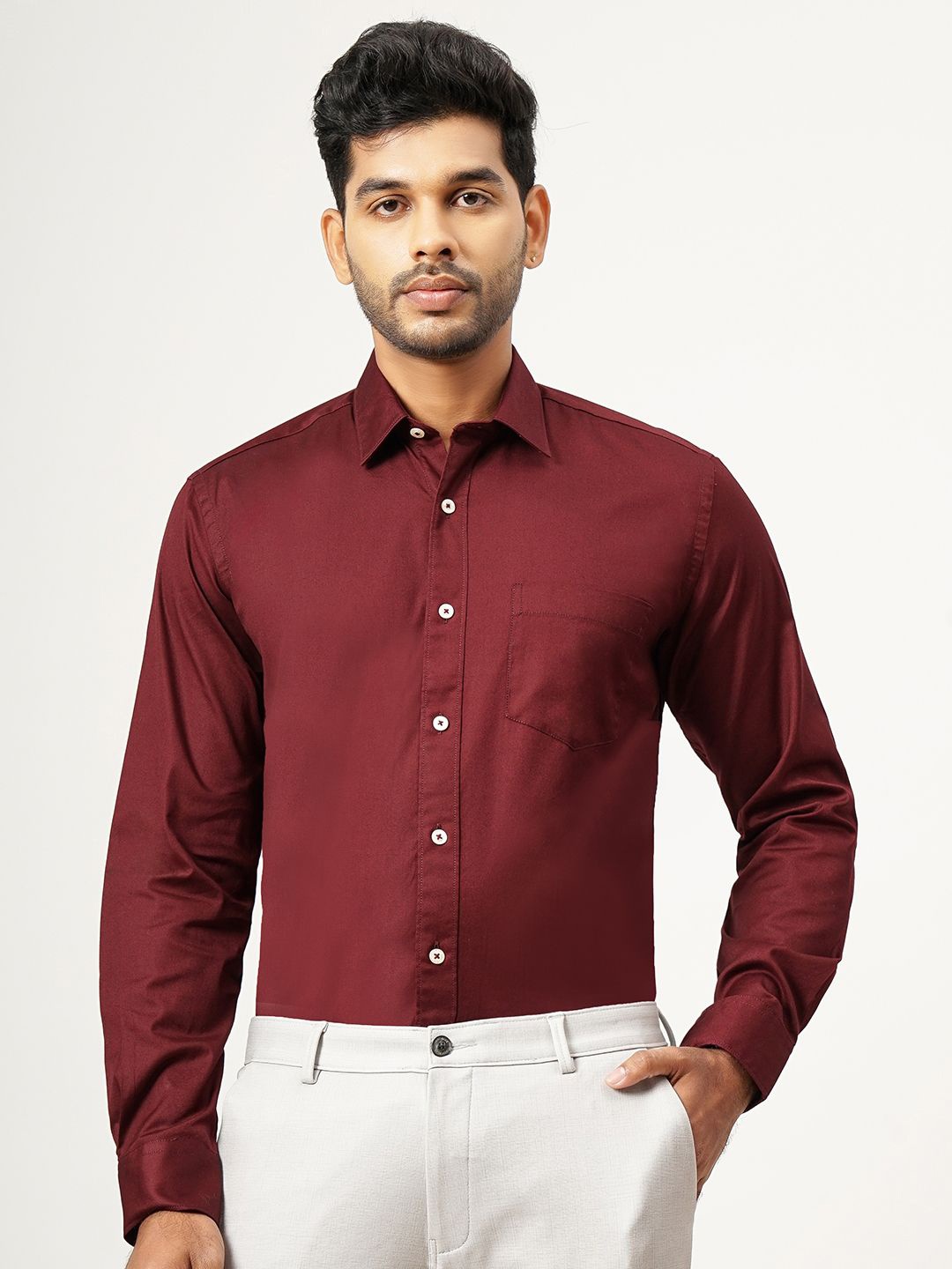 

JADE BLUE Men Cutaway Collar Solid Cotton Formal Shirt, Maroon
