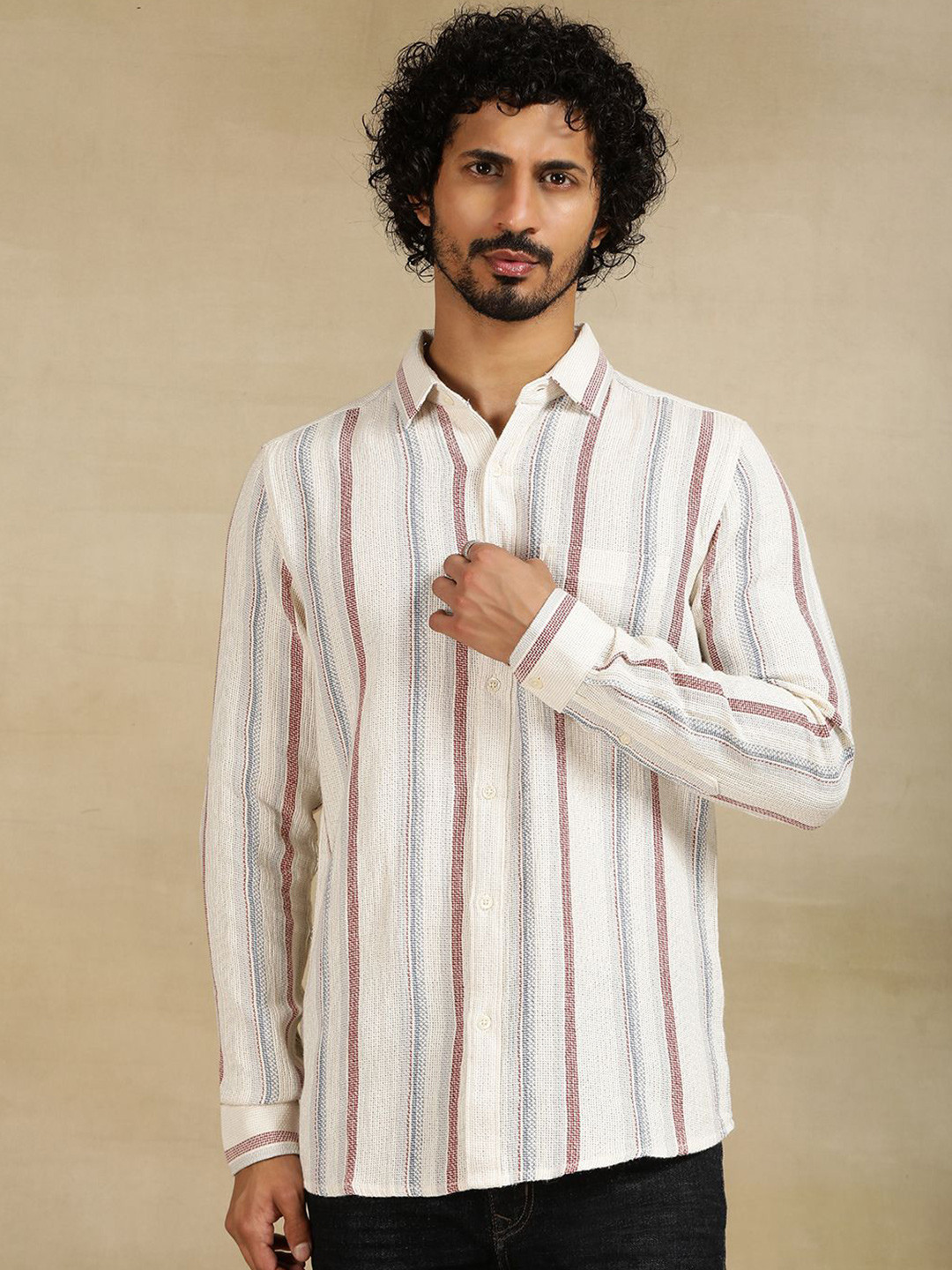 

JADE BLUE Men Cutaway Collar Vertical Striped Cotton Slim Fit Casual Shirt, Off white