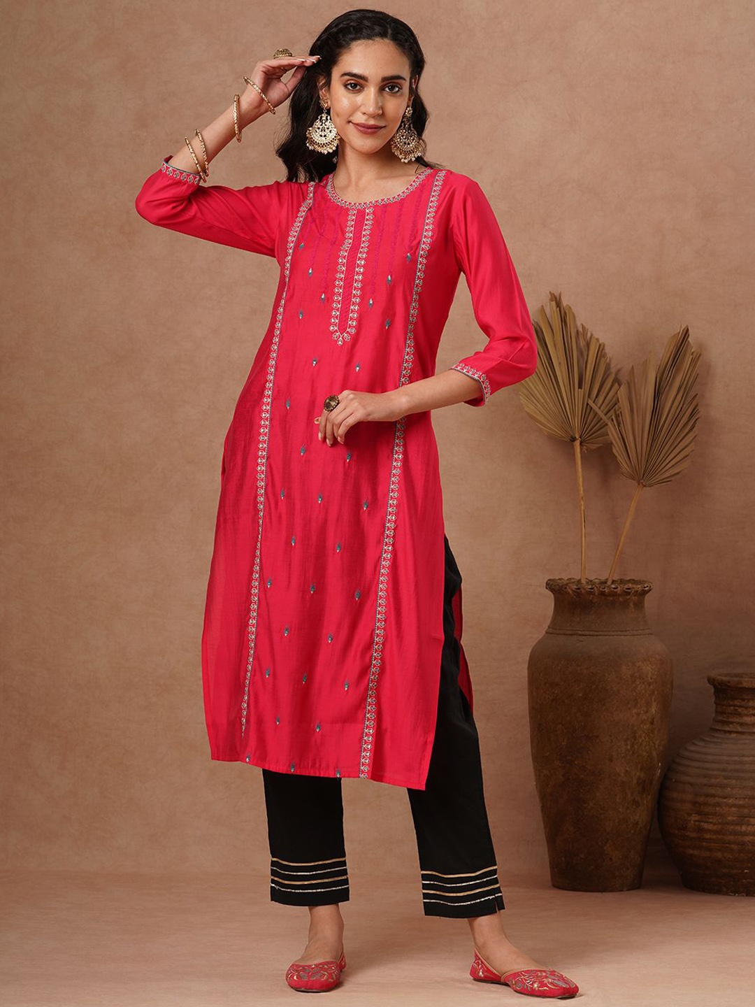 

FASHOR Ethnic Motifs Embroidered Thread Work Straight Kurta, Pink