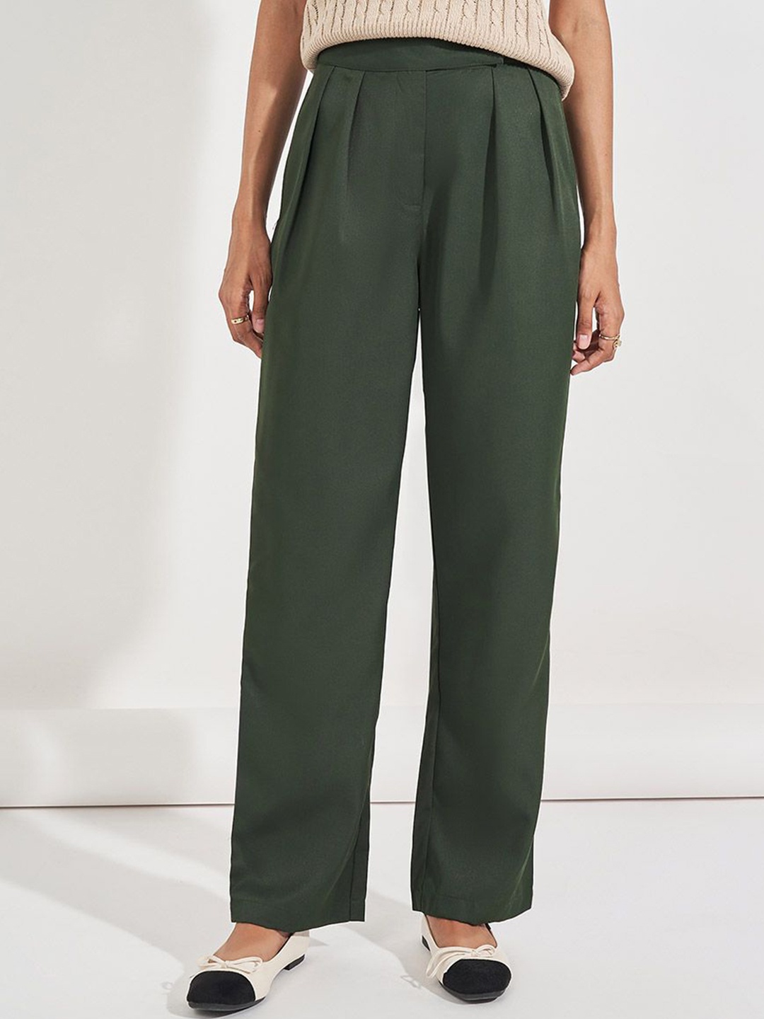 

Styli Women Solid High Rise Box Pleat Detail Twill Pants, Green