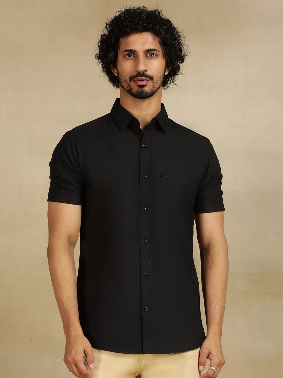 

JADE BLUE Men Cutaway Collar Solid Cotton Slim Fit Casual Shirt, Black