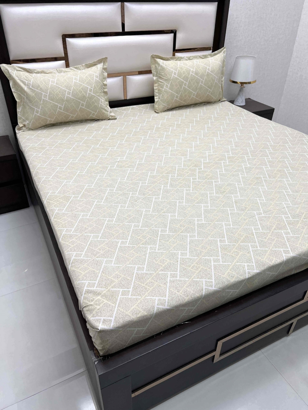 

Pure Decor Cream-Coloured Geometric Pure Cotton 230 TC Queen Bedsheet Set 2.27 m x 2.54 m
