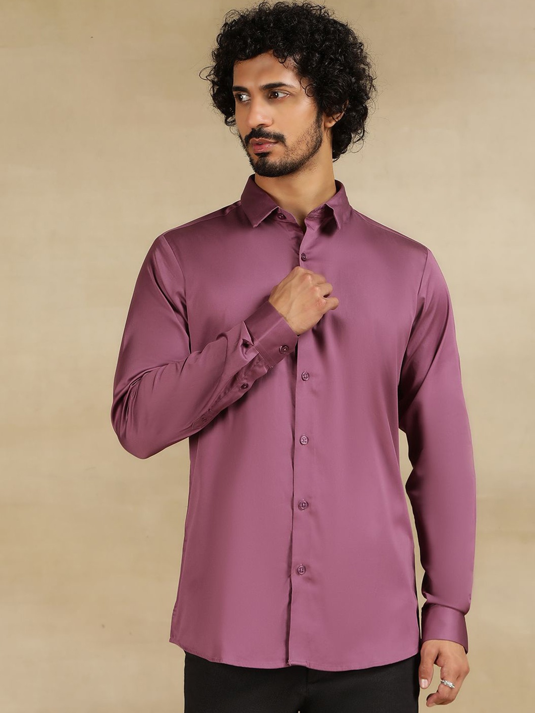 

JADE BLUE Men Cutaway Collar Solid Cotton Slim Fit Casual Shirt, Purple