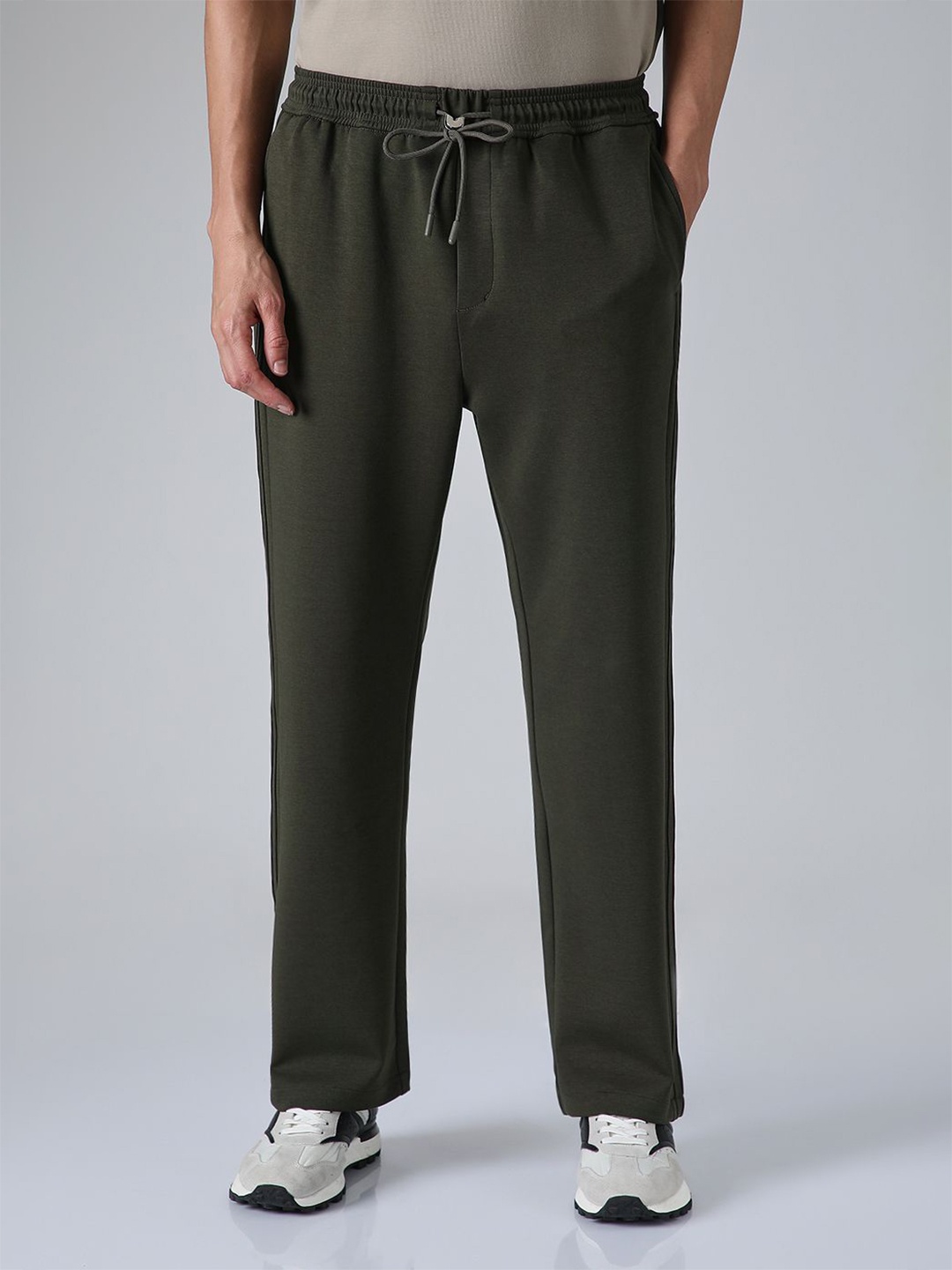 

Banana Club Men Relaxed Fit Mid-Rise Pleated Korean Trousers, Olive