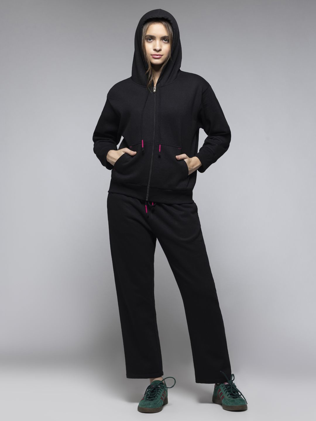 

SHAYE Hooded Long Sleeves Sweatshirt With Track Pant, Black