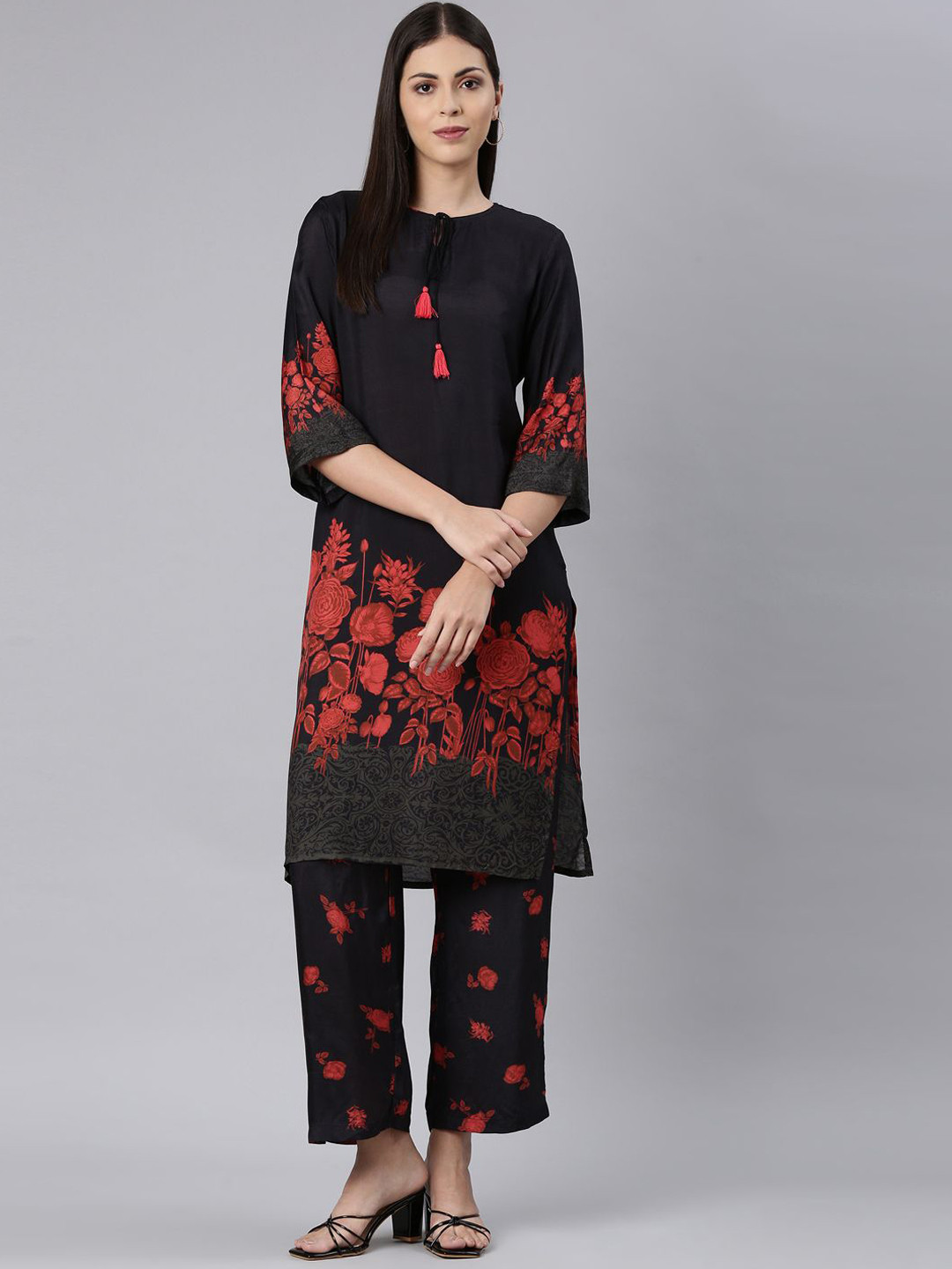 

Neerus Floral Printed Keyhole Neck Straight Kurta with Trousers, Black