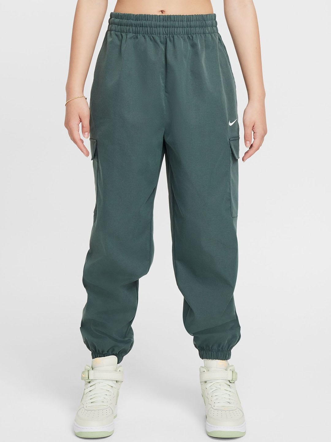 

Nike Sportswear Girls Loose Fit Cargo Trousers, Green