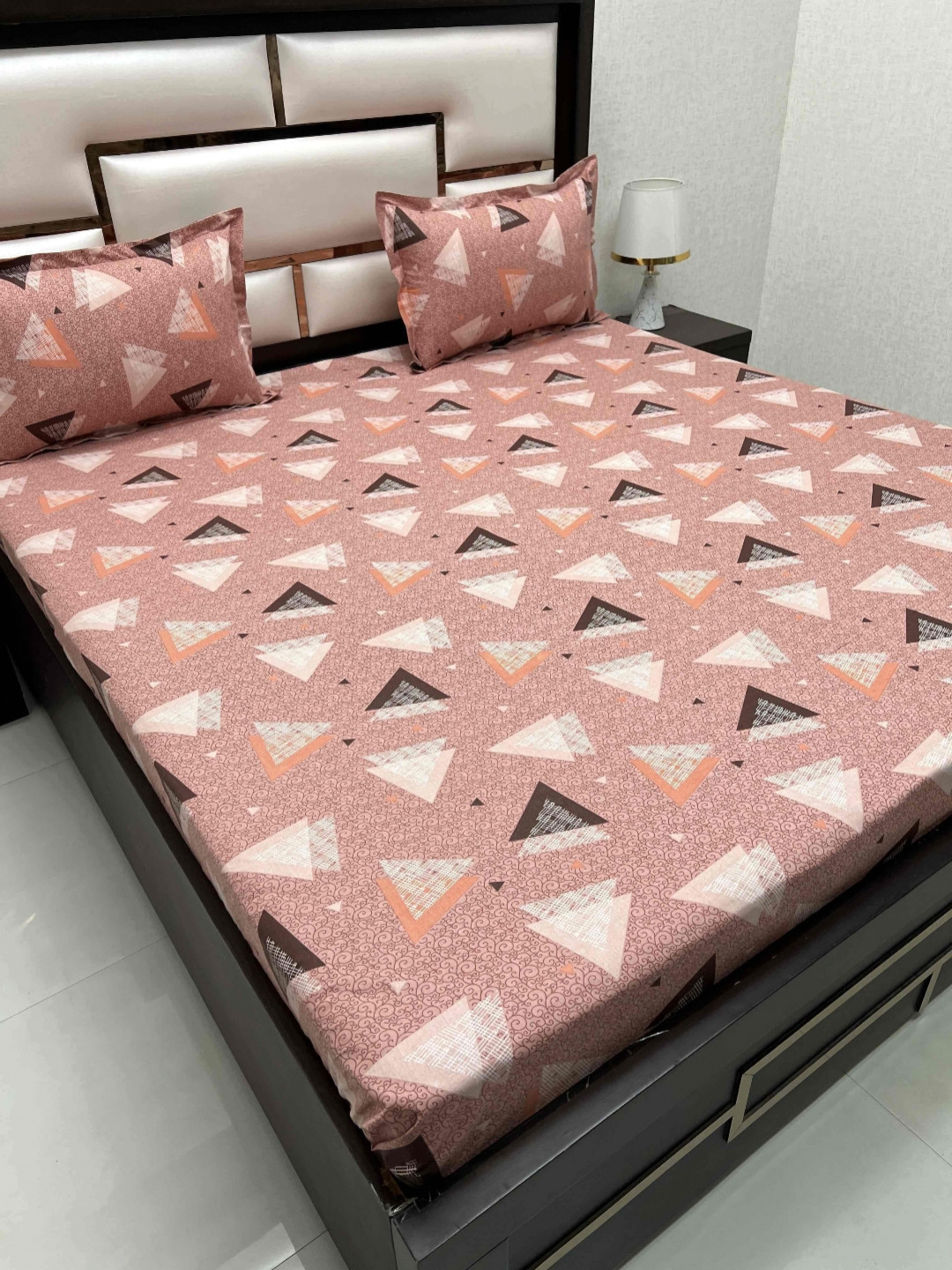 

Pure Decor Brown Geometric Pure Cotton 300 TC Queen Bedsheet Set 2.28 m x 2.54 m