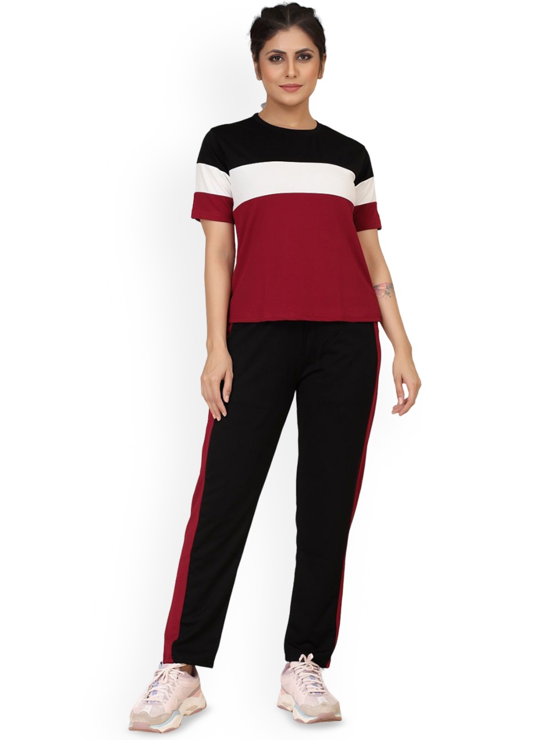 

SAKARMAA Women Printed T-shirt & Trousers Co-Ords, Maroon