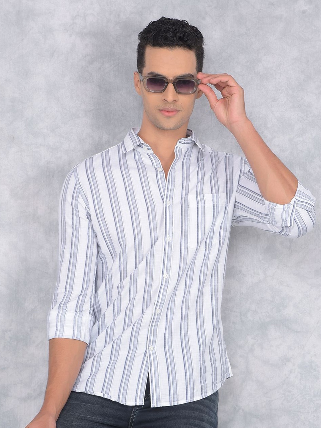 

Crimsoune Club Men Smart Spread Collar Vertical Striped Cotton Slim Fit Casual Shirt, White
