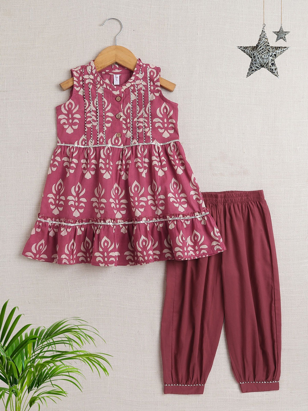 

The Magic Wand Girls Floral Printed Pure Cotton A Line Kurta with Pyjamas, Maroon