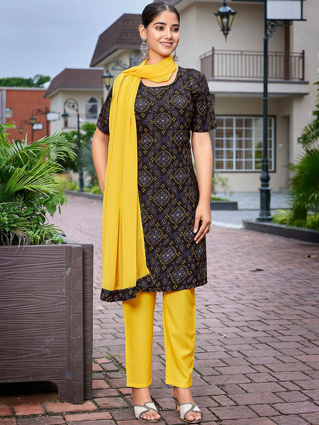 

Royal Export Bandhani Printed Straight Kurta With Trousers & Dupatta, Black