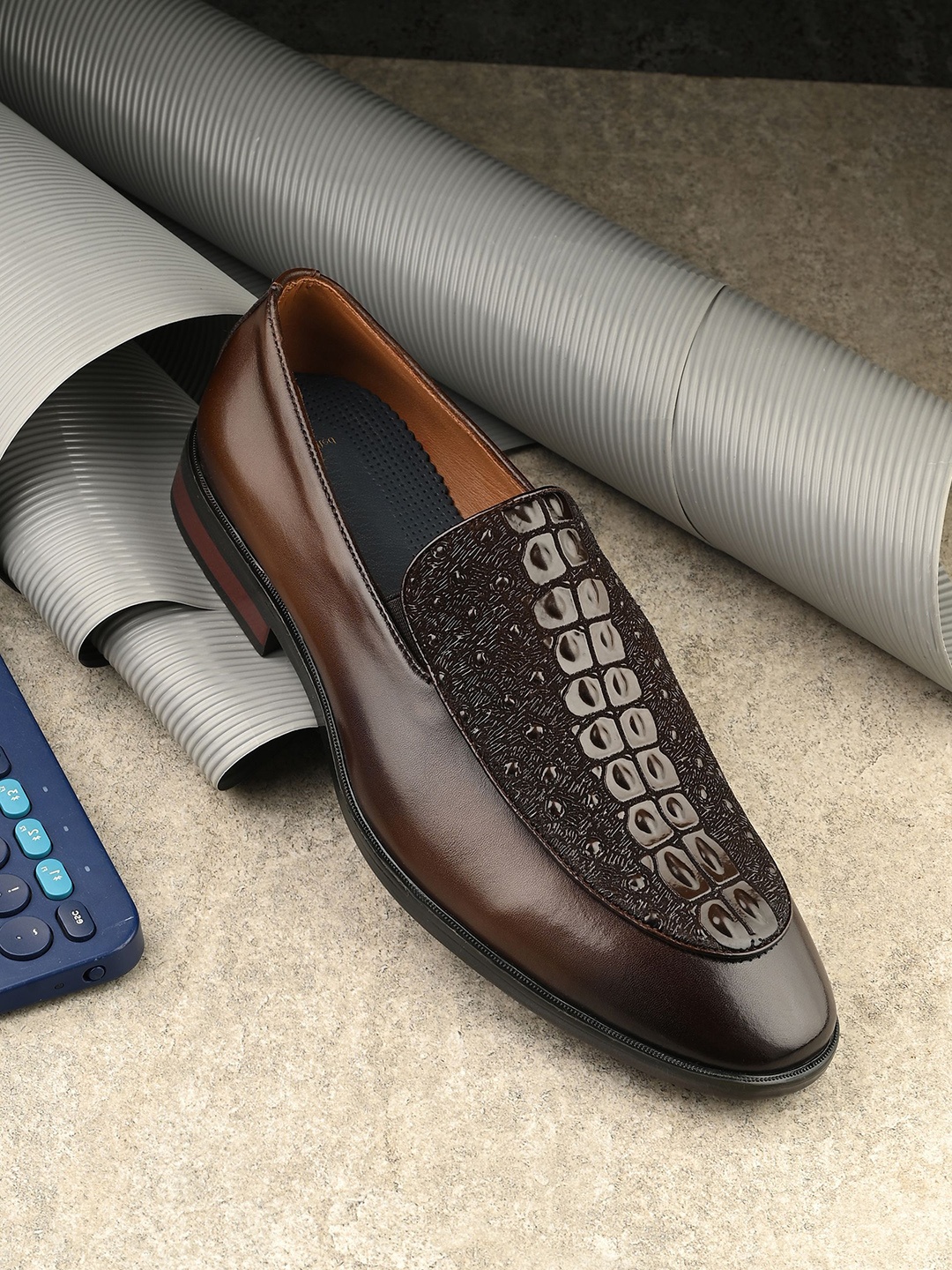 

Egoss Men Perforations Leather Loafers, Brown