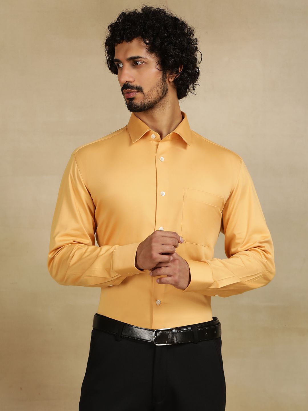 

JADE BLUE Men Cutaway Collar Solid Cotton Slim Fit Casual Shirt, Gold
