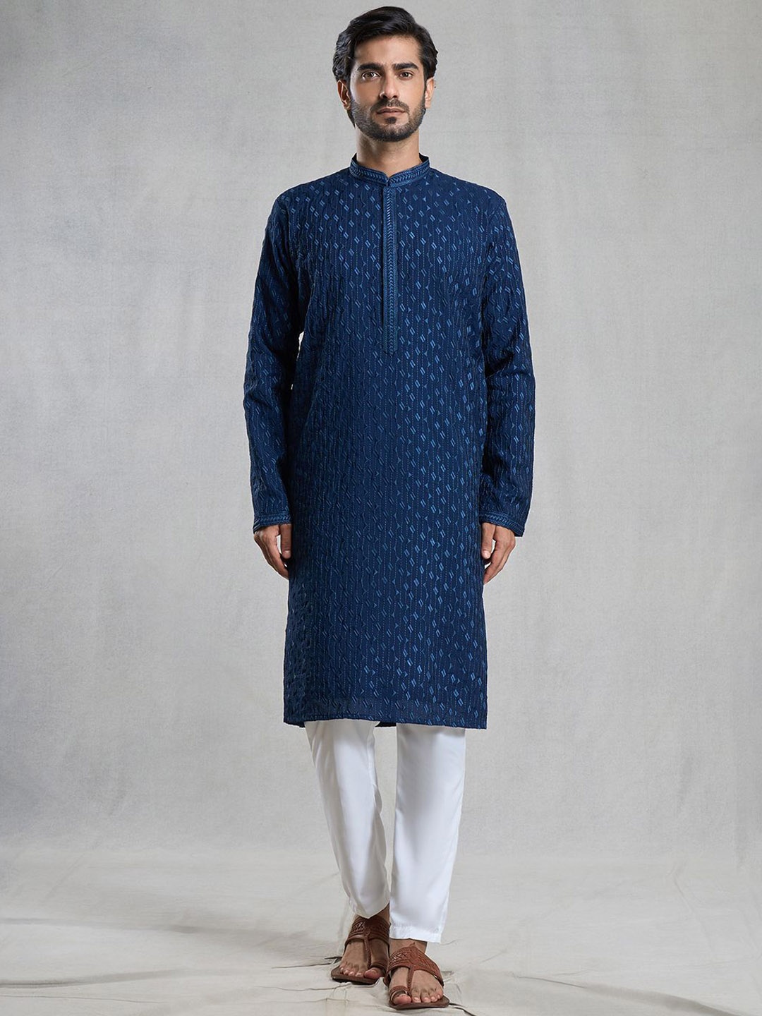 

Aryavir Malhotra Men Embroidered Regular Kurta with Trousers, Blue