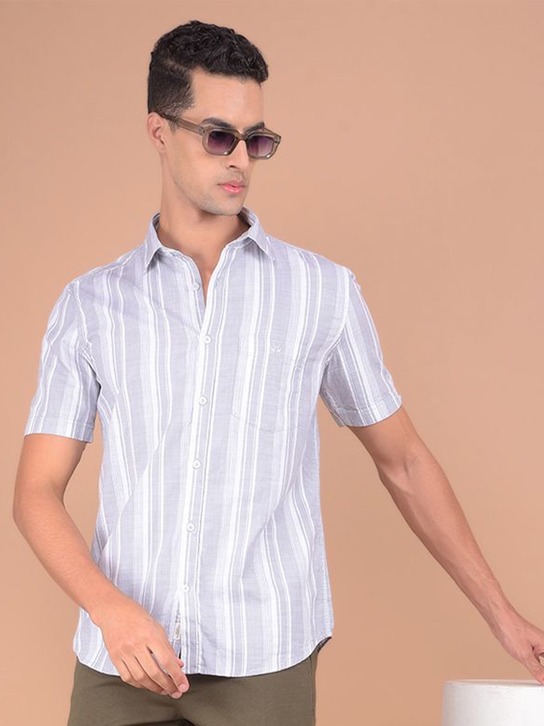 

Crimsoune Club Men Smart Spread Collar Vertical Striped Cotton Casual Shirt, Grey