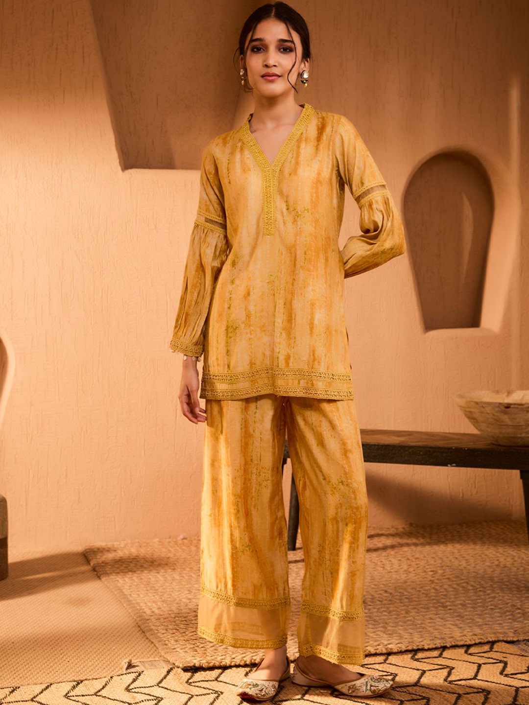 

Bani Women Printed V-Neck Puff Sleeves Button Detail Tunic & Palazzo, Mustard