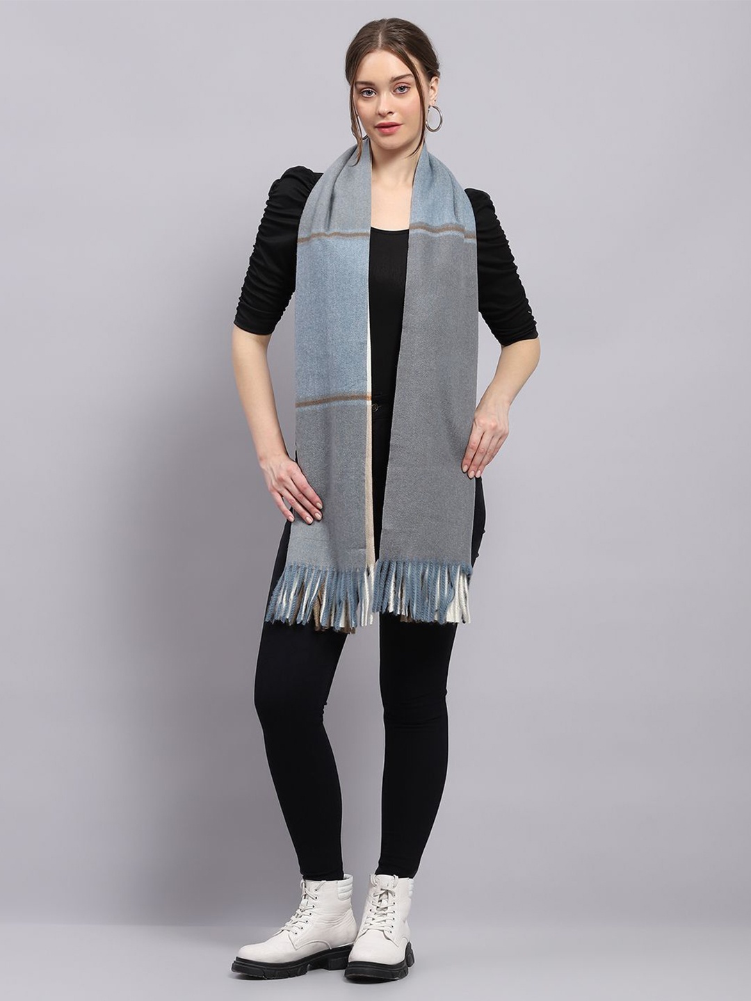 

Monte Carlo Women Stole With Tasselled Border, Grey