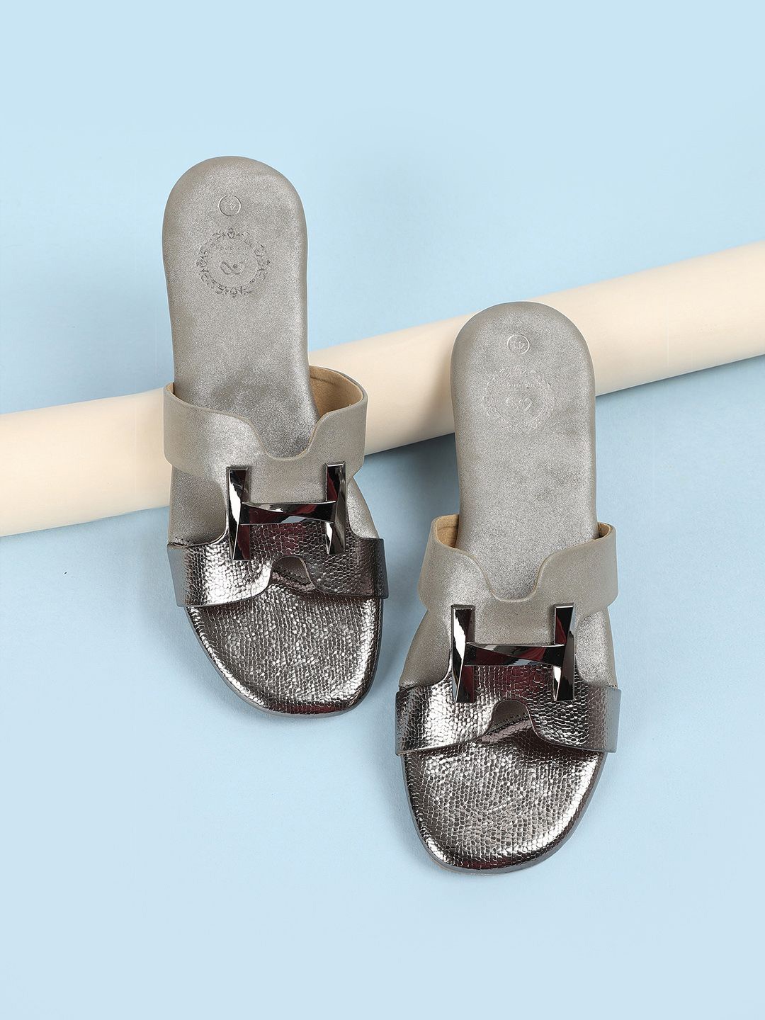 

Melange by Lifestyle Women Textured Open Toe Flats, Grey