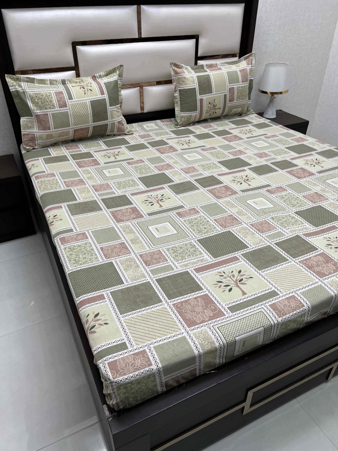 

Pure Decor Passion Green Printed Pure Cotton Queen Bedsheet Set 2.28 m x 2.53 m