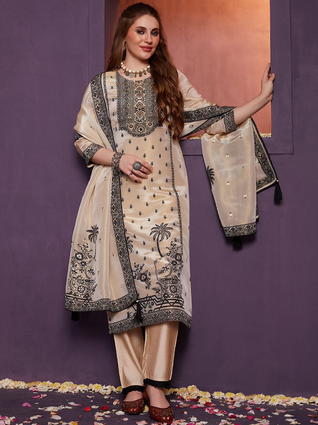 

HEEPOSH Floral Embroidered Straight Kurta with Trousers & Dupatta, Cream