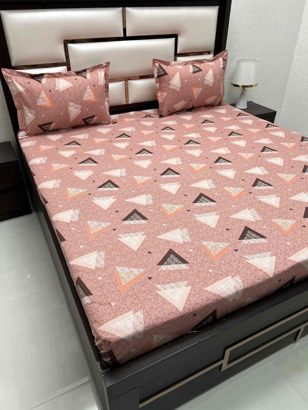

Pure Decor Brown & Brown Geometric Pure Cotton Queen Bedsheet Set 2.27 m x 2.54 m
