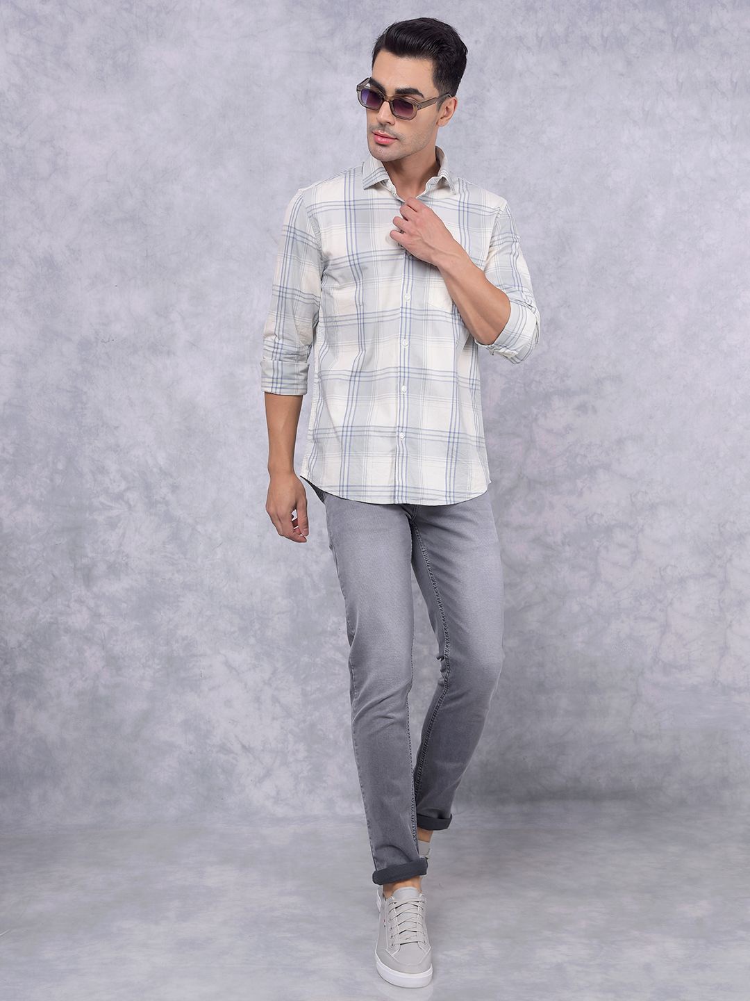 

Crimsoune Club Men Smart Spread Collar Checked Cotton Slim Fit Casual Shirt, Grey