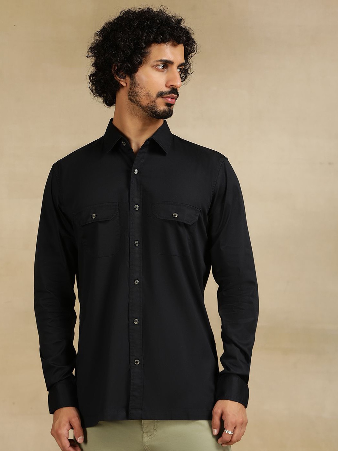 

JADE BLUE Men Cutaway Collar Solid Cotton Casual Shirt, Navy blue
