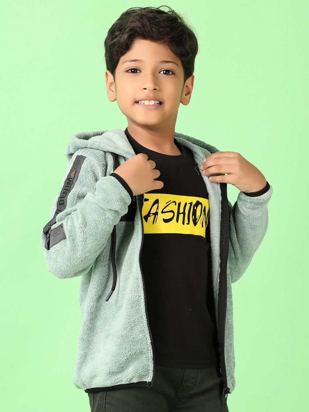 

V-Mart Boys Printed Mandarin Collar Sweatshirt, Green