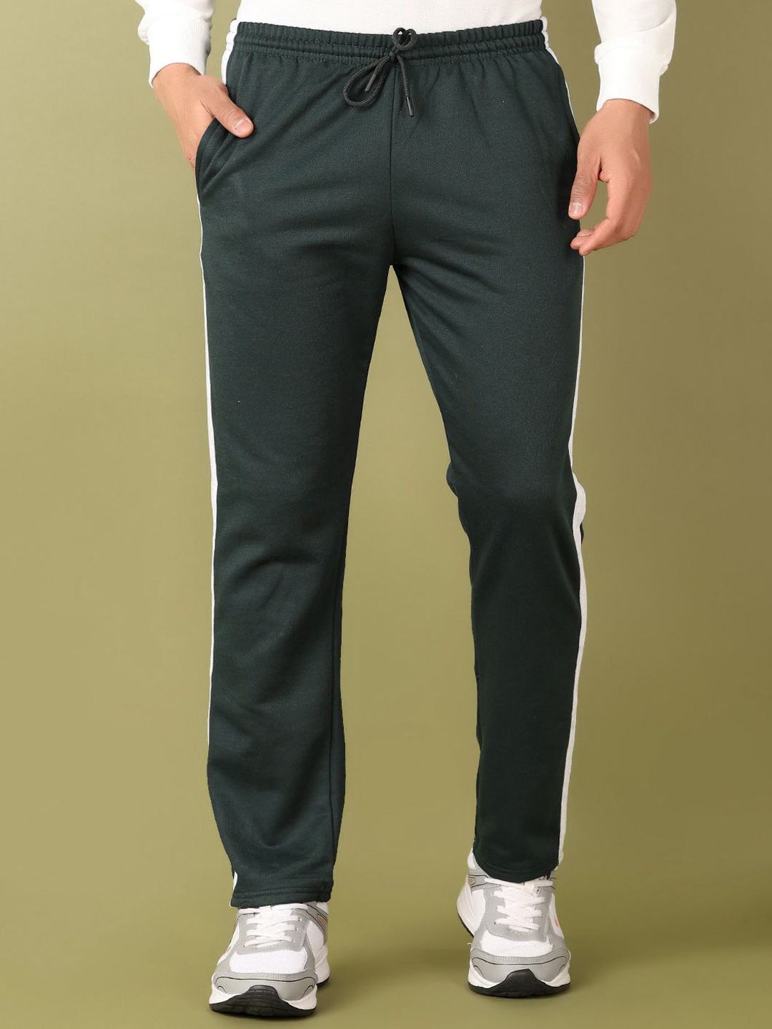 

V-Mart Men Mid-Rise Track Pant, Green
