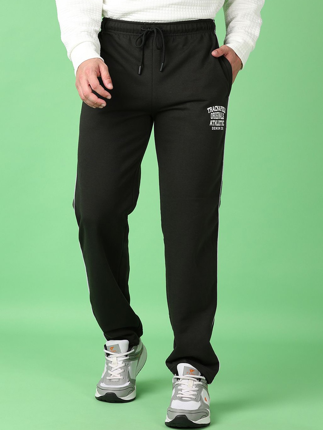 

V-Mart Men Mid-Rise Cotton Track Pant, Olive