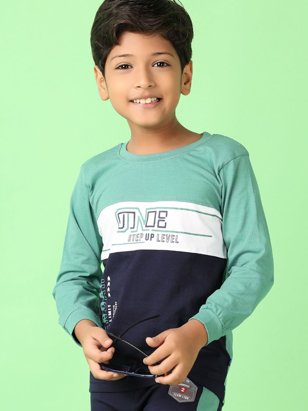 

V-Mart Boys Printed Round Neck Sweatshirt With Joggers, Green