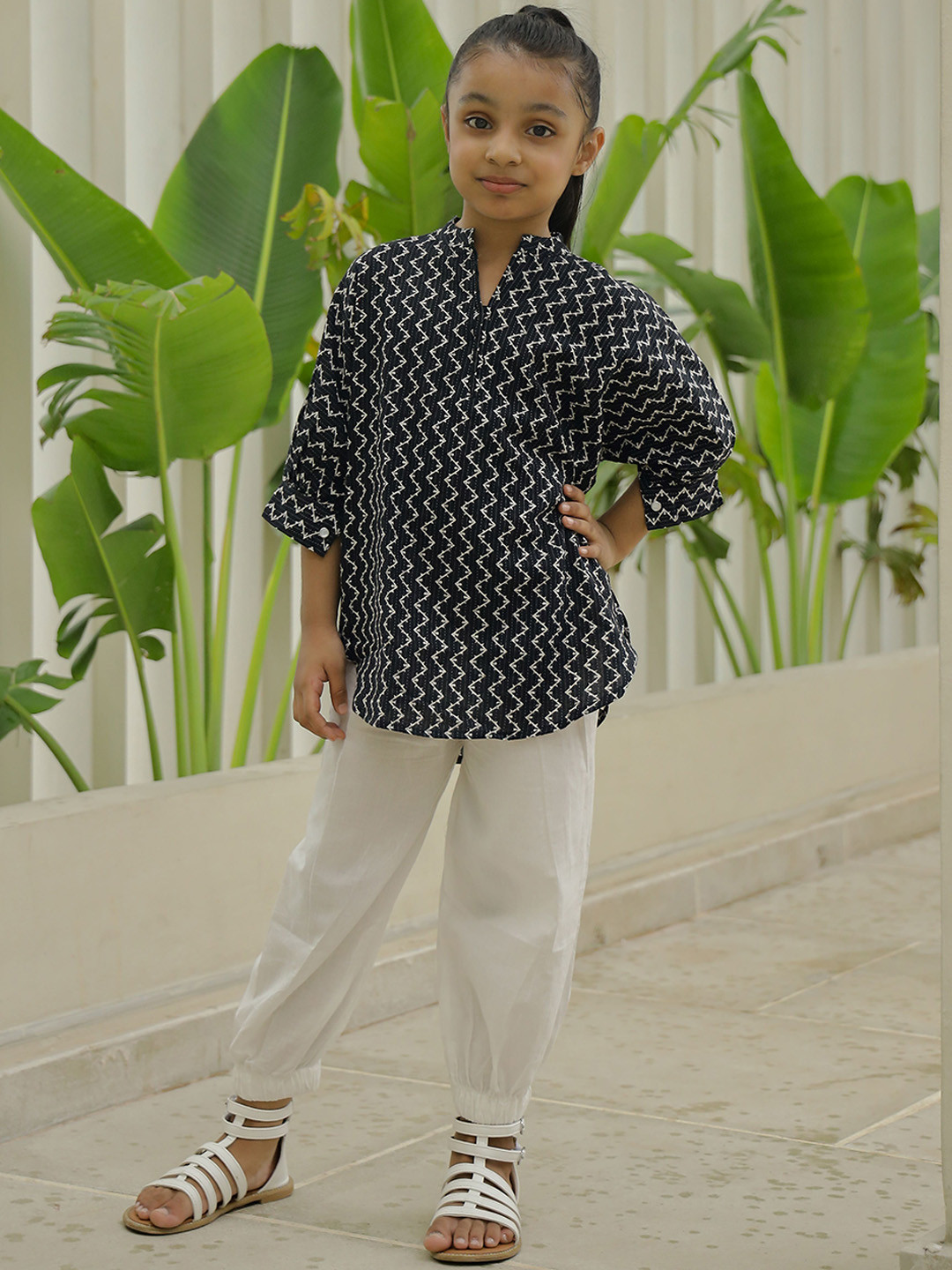 

Hoshi by A&T Girls Printed Regular Pure Cotton Kurti with Trousers, Black