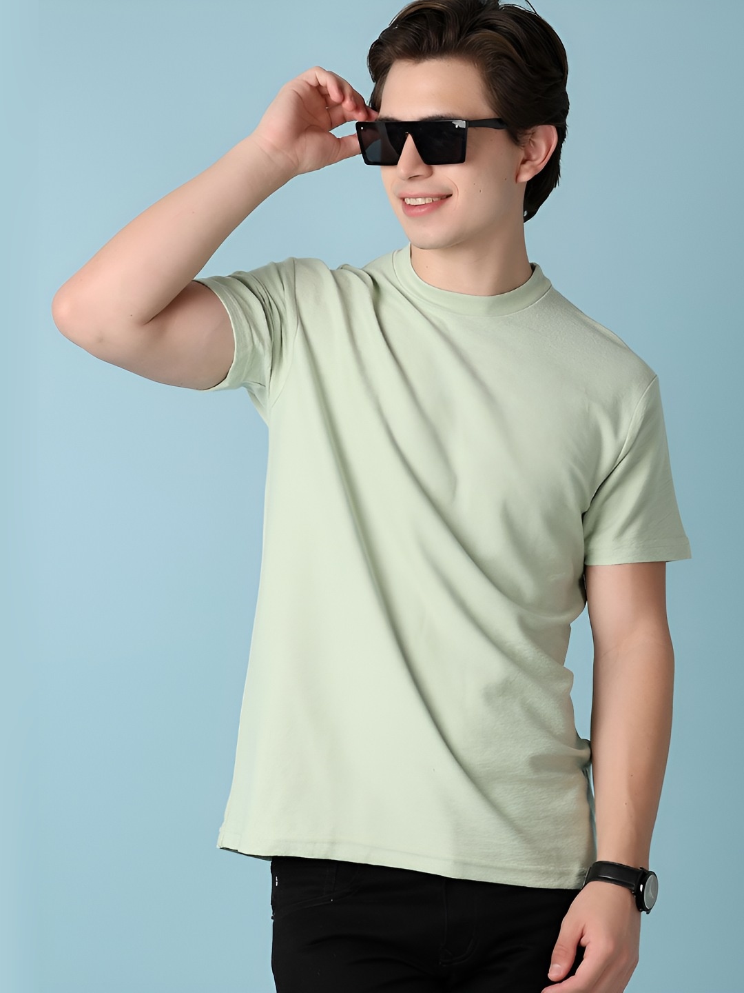 

V-Mart Men Solid Round Neck Cotton T-shirt, Green