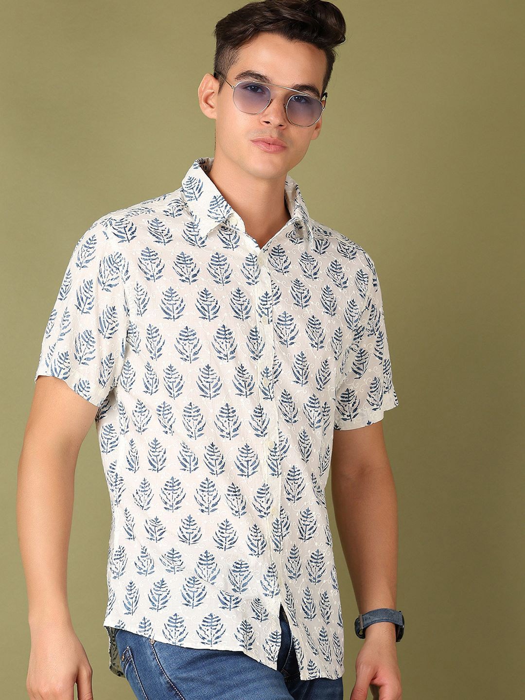 

V-Mart Men Spread Collar Ethnic Motifs Printed Cotton Casual Shirt, White