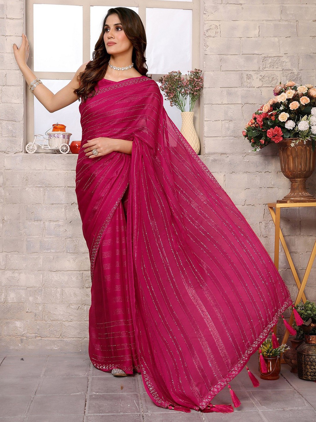 

KALINI Embellished Sequinned Saree, Maroon