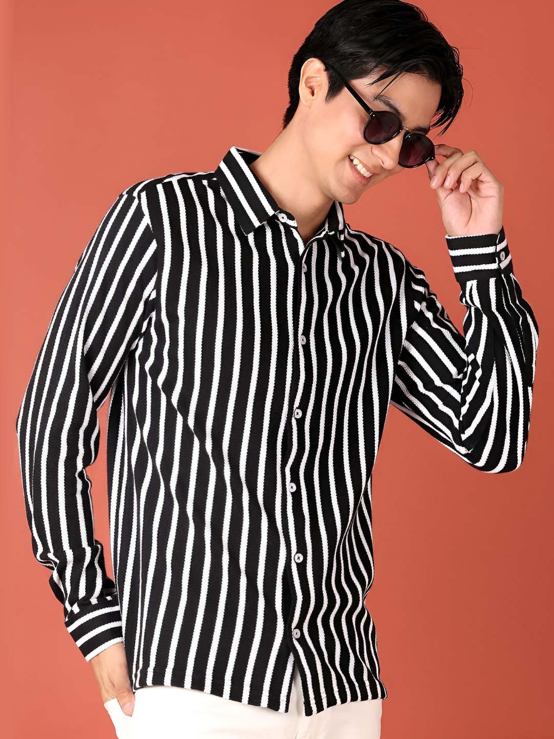 

V-Mart Men Polo Collar Monochrome T-shirt, Black
