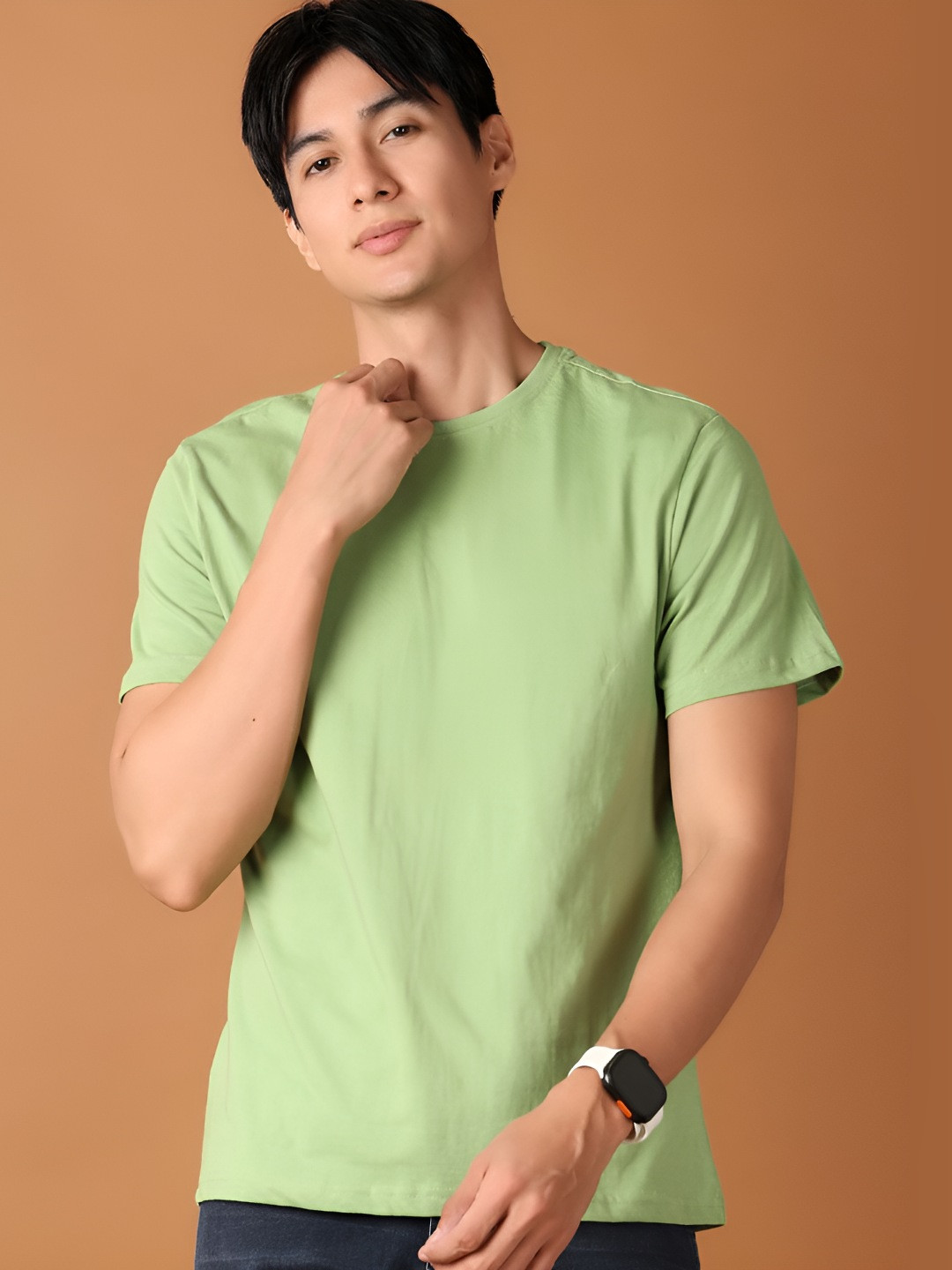 

V-Mart Men Solid Round Neck T-shirt, Green
