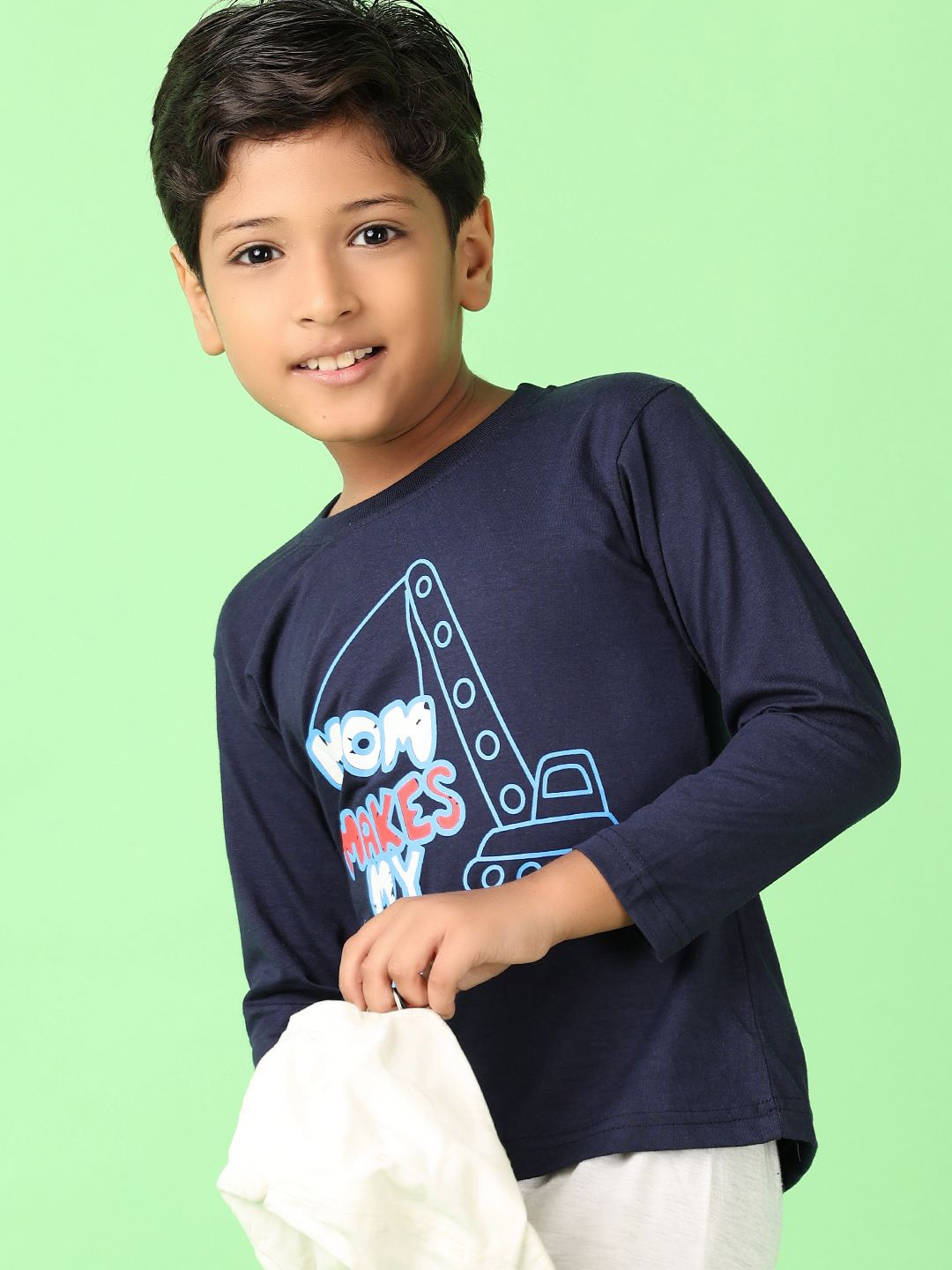 

V-Mart Boys Typography Printed Round Neck T-shirt With Trousers, Navy blue