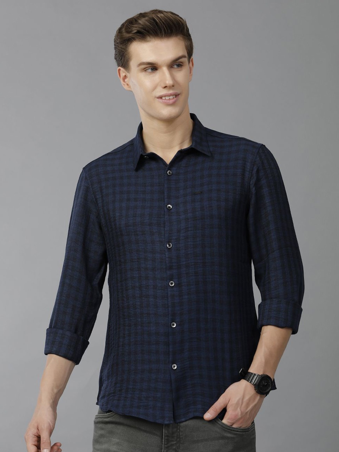 

IDENTITI Men Spread Collar Gingham Checked Slim Fit Casual Shirt, Navy blue