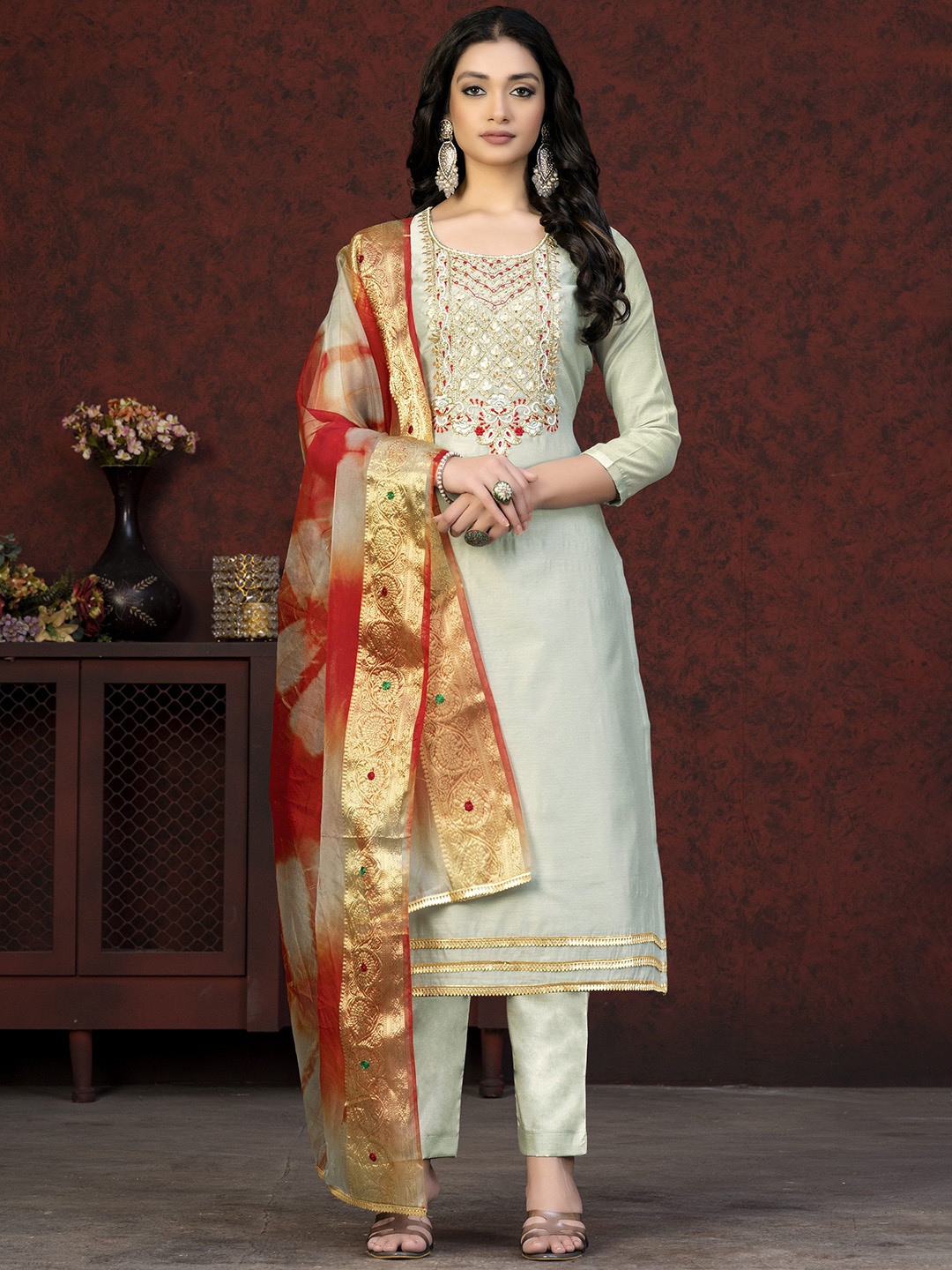 

Maroosh Floral Embroidered Unstitched Dress Material, Grey